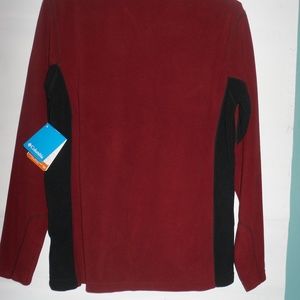 Men Columbia fleece shirt.